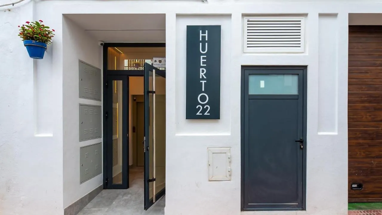 Huerto 22 Chic Urban Corner Apartment Estepona