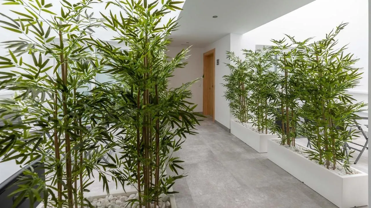 Huerto 22 Chic Urban Corner Apartment Estepona
