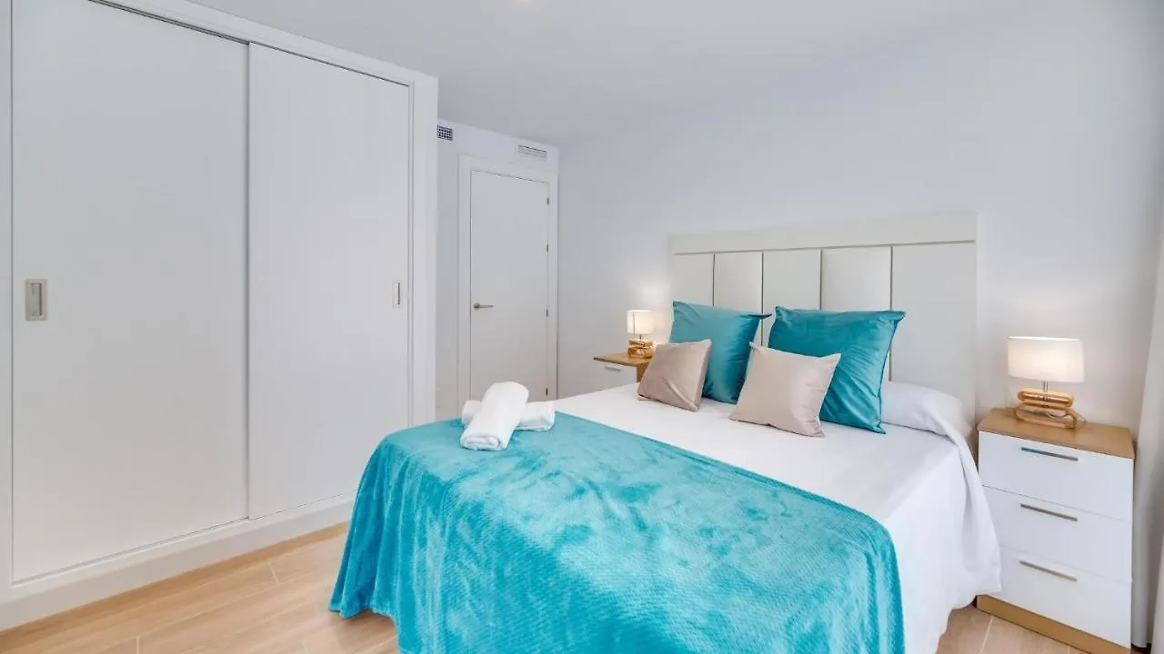 Huerto 22 Chic Urban Corner Apartment Estepona