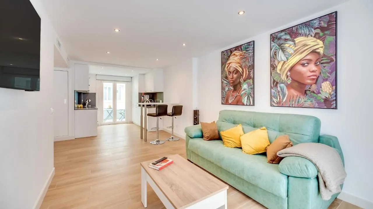Huerto 22 Chic Urban Corner Apartment Estepona